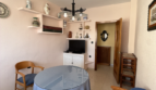 Vivienda de cuatro dormitorios, salón, sala de estar, dos baños y cocina, en buen estado