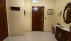 Vivienda de cuatro dormitorios, salón, sala de estar, dos baños y cocina, en buen estado
