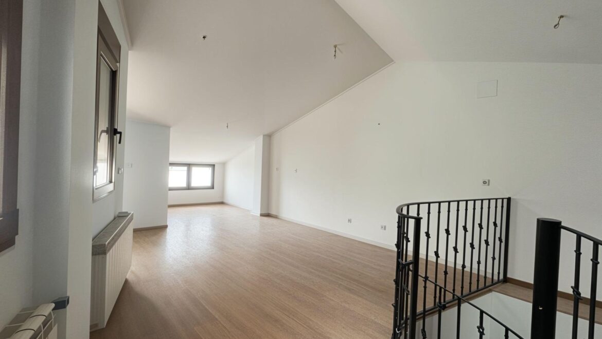 Ático Duplex en La Roda