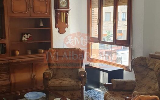 VIVIENDA EN ALQUILER 4 HABITACIONES PARA ESTUDIANTES ( CALEF. CENTRAL ) ZONA FERIA – Ref: 28460