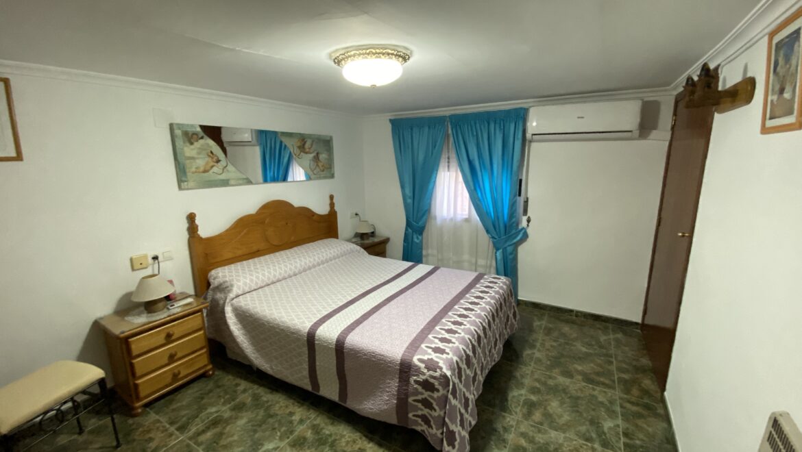 Vivienda en buen estado con cochera individual
